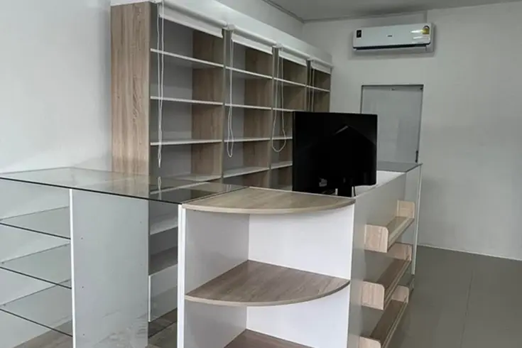 Obra de adecuación de un local comercial en Bogotá durante su ejecución